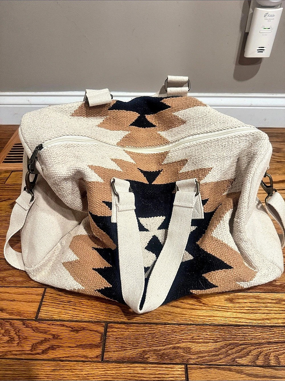Panache Apparel Geometric Travel Bag in Beige & Brown Like New